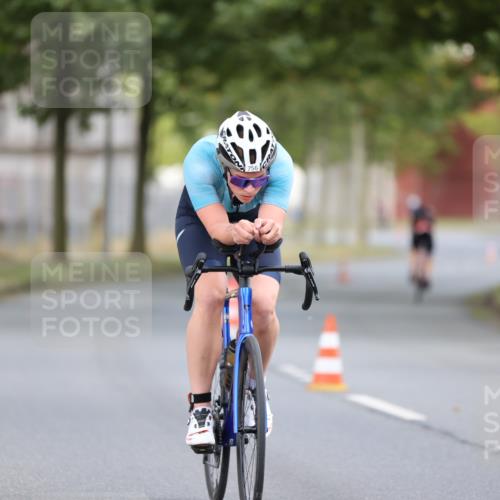 11.08.2024 - GEWOBA Citytriathlon Bremen H.Heesch http://msf.ph/oto/6775564 11.08.2024 11:43:10 Radfahren 756, 780 meine-sportfotos.de