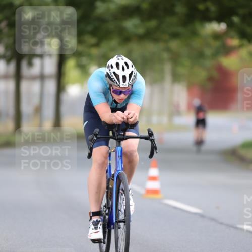11.08.2024 - GEWOBA Citytriathlon Bremen H.Heesch http://msf.ph/oto/6775566 11.08.2024 11:43:10 Radfahren 756, 780 meine-sportfotos.de