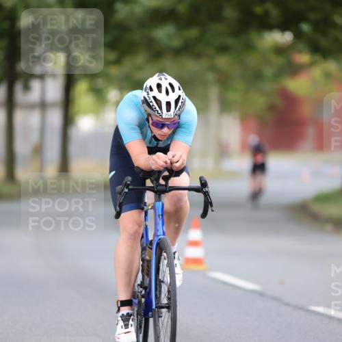 11.08.2024 - GEWOBA Citytriathlon Bremen H.Heesch http://msf.ph/oto/6775568 11.08.2024 11:43:11 Radfahren 756, 780, 967 meine-sportfotos.de