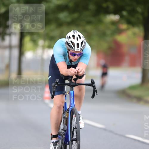 11.08.2024 - GEWOBA Citytriathlon Bremen H.Heesch http://msf.ph/oto/6775572 11.08.2024 11:43:11 Radfahren 756, 780, 967 meine-sportfotos.de