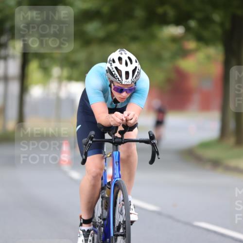11.08.2024 - GEWOBA Citytriathlon Bremen H.Heesch http://msf.ph/oto/6775574 11.08.2024 11:43:11 Radfahren 756, 780, 967 meine-sportfotos.de