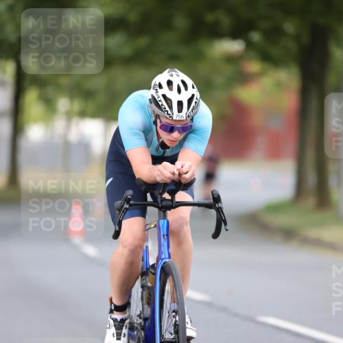11.08.2024 - GEWOBA Citytriathlon Bremen H.Heesch http://msf.ph/oto/6775576 11.08.2024 11:43:11 Radfahren 756, 780, 967 meine-sportfotos.de