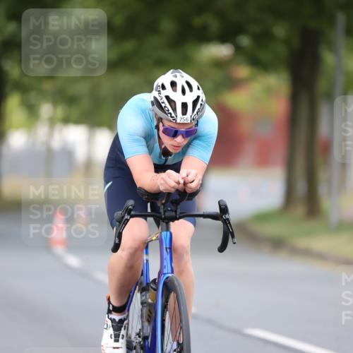11.08.2024 - GEWOBA Citytriathlon Bremen H.Heesch http://msf.ph/oto/6775578 11.08.2024 11:43:11 Radfahren 756, 780, 967 meine-sportfotos.de