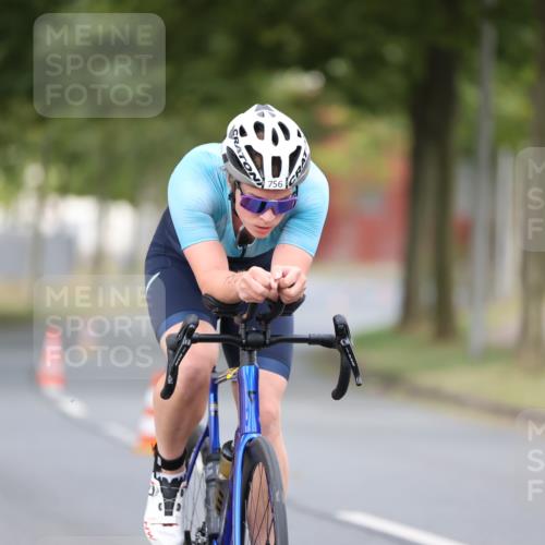 11.08.2024 - GEWOBA Citytriathlon Bremen H.Heesch http://msf.ph/oto/6775580 11.08.2024 11:43:11 Radfahren 756, 780, 967 meine-sportfotos.de