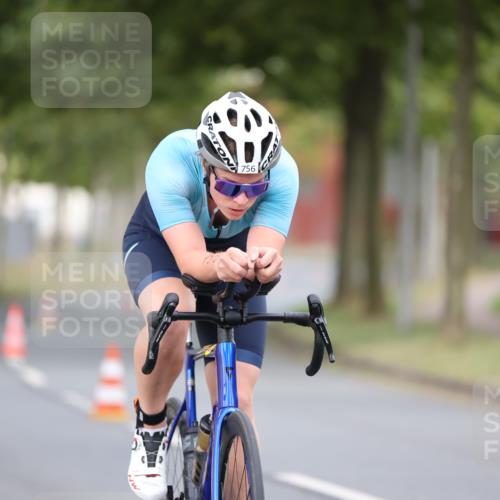 11.08.2024 - GEWOBA Citytriathlon Bremen H.Heesch http://msf.ph/oto/6775582 11.08.2024 11:43:11 Radfahren 756, 780, 967 meine-sportfotos.de