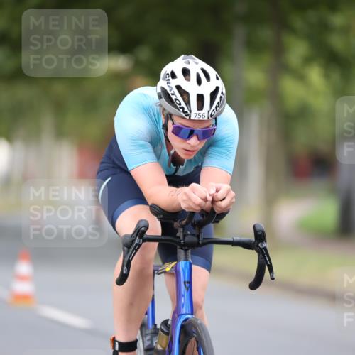 11.08.2024 - GEWOBA Citytriathlon Bremen H.Heesch http://msf.ph/oto/6775588 11.08.2024 11:43:11 Radfahren 756, 780, 967 meine-sportfotos.de