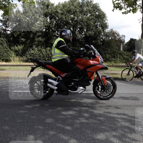 11.08.2024 - GEWOBA Citytriathlon Bremen H.Heesch http://msf.ph/oto/6775595 11.08.2024 11:47:27 Radfahren 752, 779, 800, 860, 864, 865, 899, 944, 958, 997, 1019 meine-sportfotos.de