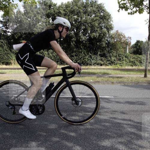 11.08.2024 - GEWOBA Citytriathlon Bremen H.Heesch http://msf.ph/oto/6775604 11.08.2024 11:47:39 Radfahren 752, 832, 860, 899, 907, 911, 933, 944, 958, 997, 1013, 1015, 1019 meine-sportfotos.de