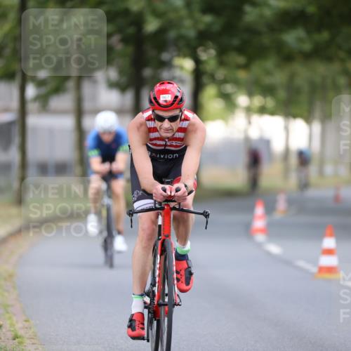 11.08.2024 - GEWOBA Citytriathlon Bremen H.Heesch http://msf.ph/oto/6775616 11.08.2024 11:43:22 Radfahren 756, 846, 868, 925, 967 meine-sportfotos.de