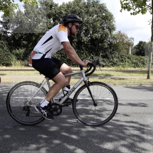 11.08.2024 - GEWOBA Citytriathlon Bremen H.Heesch http://msf.ph/oto/6775619 11.08.2024 11:47:54 Radfahren 832, 906, 907, 911, 918, 924, 928, 933, 1015 meine-sportfotos.de