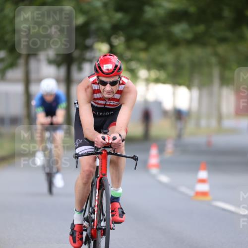 11.08.2024 - GEWOBA Citytriathlon Bremen H.Heesch http://msf.ph/oto/6775622 11.08.2024 11:43:22 Radfahren 756, 846, 868, 925, 967 meine-sportfotos.de