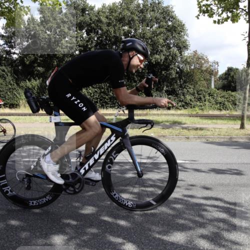 11.08.2024 - GEWOBA Citytriathlon Bremen H.Heesch http://msf.ph/oto/6775623 11.08.2024 11:48:00 Radfahren 760, 832, 906, 918, 924, 928 meine-sportfotos.de