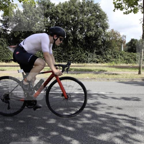 11.08.2024 - GEWOBA Citytriathlon Bremen H.Heesch http://msf.ph/oto/6775631 11.08.2024 11:48:11 Radfahren 760, 809, 851, 886, 906, 918, 928 meine-sportfotos.de