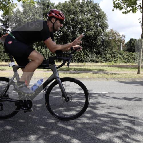 11.08.2024 - GEWOBA Citytriathlon Bremen H.Heesch http://msf.ph/oto/6775635 11.08.2024 11:48:23 Radfahren 809, 847, 851, 886, 939, 1025 meine-sportfotos.de