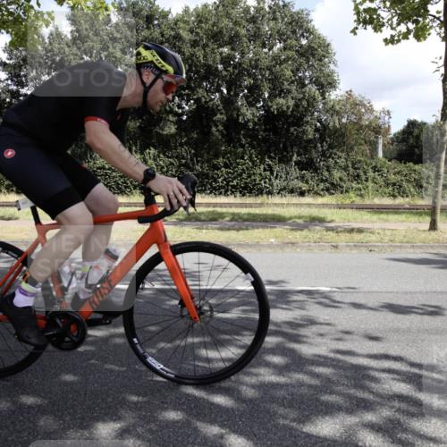 11.08.2024 - GEWOBA Citytriathlon Bremen H.Heesch http://msf.ph/oto/6775638 11.08.2024 11:48:28 Radfahren 787, 847, 851, 870, 886, 939, 1025 meine-sportfotos.de