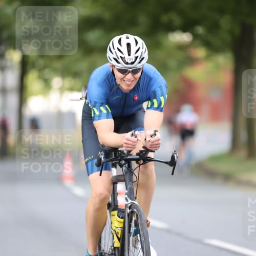 11.08.2024 - GEWOBA Citytriathlon Bremen H.Heesch http://msf.ph/oto/6775643 11.08.2024 11:43:24 Radfahren 846, 868, 925, 967 meine-sportfotos.de