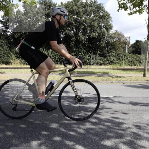 11.08.2024 - GEWOBA Citytriathlon Bremen H.Heesch http://msf.ph/oto/6775646 11.08.2024 11:48:38 Radfahren 787, 829, 847, 870, 920, 939, 1025 meine-sportfotos.de