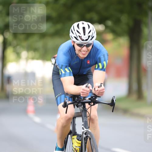 11.08.2024 - GEWOBA Citytriathlon Bremen H.Heesch http://msf.ph/oto/6775647 11.08.2024 11:43:24 Radfahren 846, 868, 925, 967 meine-sportfotos.de