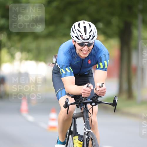 11.08.2024 - GEWOBA Citytriathlon Bremen H.Heesch http://msf.ph/oto/6775649 11.08.2024 11:43:24 Radfahren 846, 868, 925, 967 meine-sportfotos.de