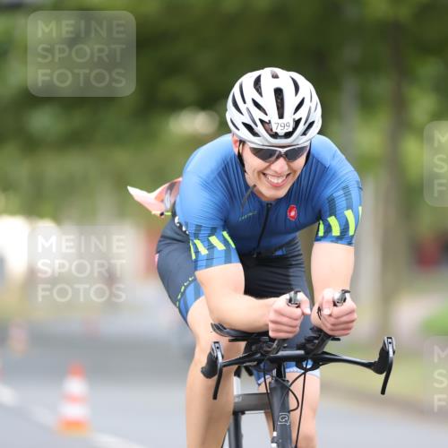 11.08.2024 - GEWOBA Citytriathlon Bremen H.Heesch http://msf.ph/oto/6775655 11.08.2024 11:43:25 Radfahren 770, 846, 868, 925, 967 meine-sportfotos.de