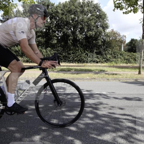 11.08.2024 - GEWOBA Citytriathlon Bremen H.Heesch http://msf.ph/oto/6775658 11.08.2024 11:49:04 Radfahren 792, 848, 901, 910 meine-sportfotos.de