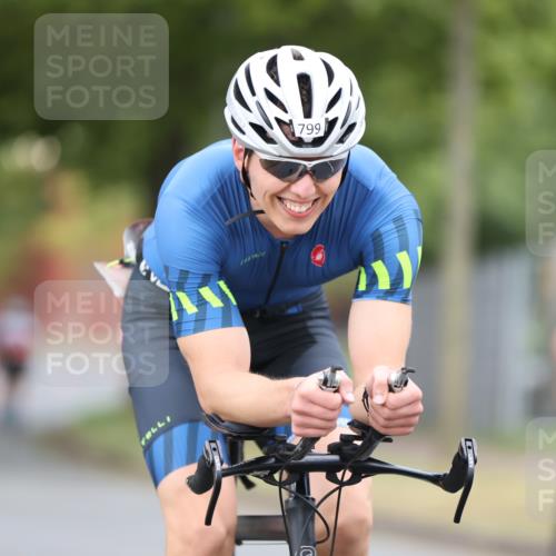 11.08.2024 - GEWOBA Citytriathlon Bremen H.Heesch http://msf.ph/oto/6775661 11.08.2024 11:43:25 Radfahren 770, 846, 868, 925, 967 meine-sportfotos.de