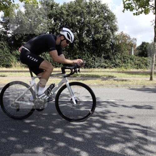 11.08.2024 - GEWOBA Citytriathlon Bremen H.Heesch http://msf.ph/oto/6775663 11.08.2024 11:49:25 Radfahren 815, 866, 894, 910 meine-sportfotos.de