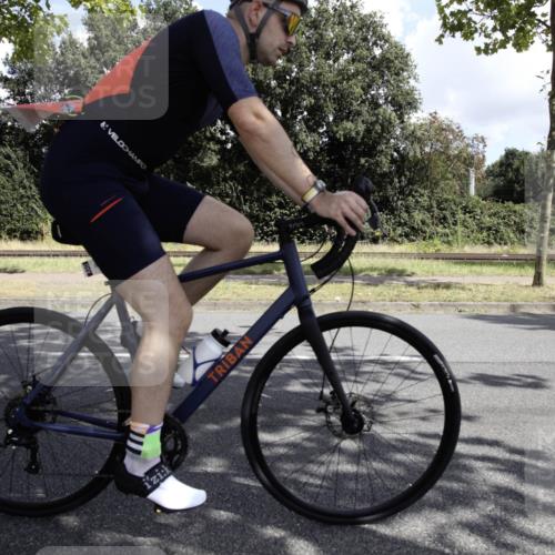 11.08.2024 - GEWOBA Citytriathlon Bremen H.Heesch http://msf.ph/oto/6775665 11.08.2024 11:49:33 Radfahren 815, 866, 894, 949 meine-sportfotos.de