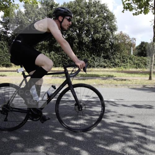 11.08.2024 - GEWOBA Citytriathlon Bremen H.Heesch http://msf.ph/oto/6775667 11.08.2024 11:49:35 Radfahren 815, 866, 894, 949 meine-sportfotos.de