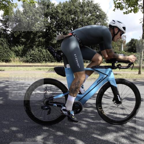 11.08.2024 - GEWOBA Citytriathlon Bremen H.Heesch http://msf.ph/oto/6775673 11.08.2024 11:49:54 Radfahren 785, 796, 862, 881, 979 meine-sportfotos.de