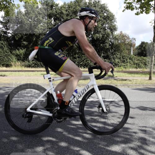 11.08.2024 - GEWOBA Citytriathlon Bremen H.Heesch http://msf.ph/oto/6775675 11.08.2024 11:49:59 Radfahren 785, 796, 862, 881, 979 meine-sportfotos.de