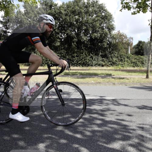 11.08.2024 - GEWOBA Citytriathlon Bremen H.Heesch http://msf.ph/oto/6775677 11.08.2024 11:50:01 Radfahren 785, 796, 862, 881, 979 meine-sportfotos.de