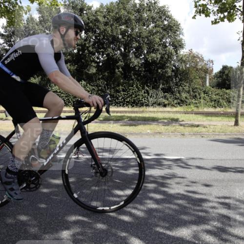 11.08.2024 - GEWOBA Citytriathlon Bremen H.Heesch http://msf.ph/oto/6775682 11.08.2024 11:50:04 Radfahren 785, 796, 862, 881, 929, 979, 1022 meine-sportfotos.de