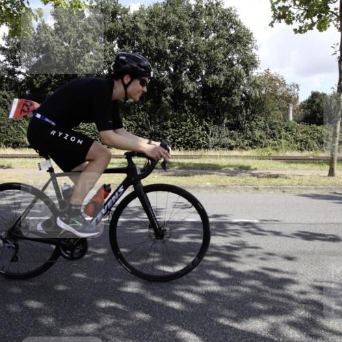 11.08.2024 - GEWOBA Citytriathlon Bremen H.Heesch http://msf.ph/oto/6775687 11.08.2024 11:50:18 Radfahren 915, 929, 981, 1022 meine-sportfotos.de