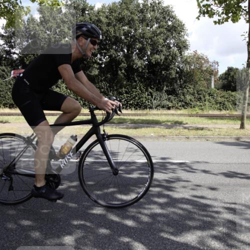 11.08.2024 - GEWOBA Citytriathlon Bremen H.Heesch http://msf.ph/oto/6775689 11.08.2024 11:50:21 Radfahren 915, 929, 981, 992, 1022 meine-sportfotos.de