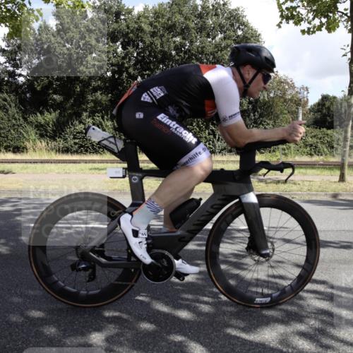 11.08.2024 - GEWOBA Citytriathlon Bremen H.Heesch http://msf.ph/oto/6775691 11.08.2024 11:50:27 Radfahren 915, 929, 966, 981, 992, 1022 meine-sportfotos.de