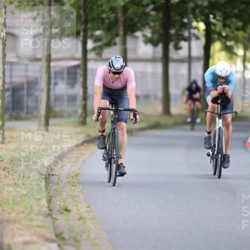 11.08.2024 - GEWOBA Citytriathlon Bremen H.Heesch http://msf.ph/oto/6775693 11.08.2024 11:43:29 Radfahren 770, 846, 868, 925, 967 meine-sportfotos.de