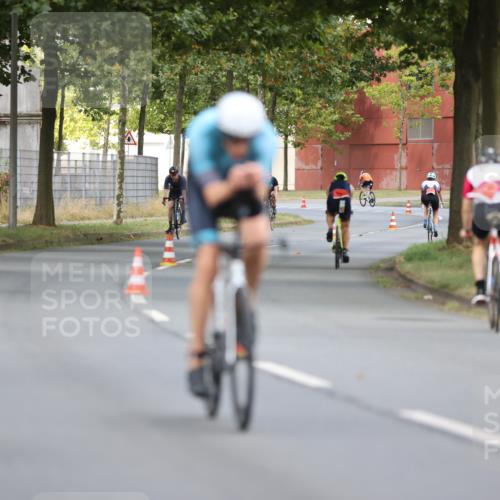 11.08.2024 - GEWOBA Citytriathlon Bremen H.Heesch http://msf.ph/oto/6775695 11.08.2024 11:43:29 Radfahren 770, 846, 868, 925, 967 meine-sportfotos.de