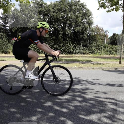 11.08.2024 - GEWOBA Citytriathlon Bremen H.Heesch http://msf.ph/oto/6775696 11.08.2024 11:50:43 Radfahren 741, 748, 783, 963, 966, 992, 1021, 1027 meine-sportfotos.de