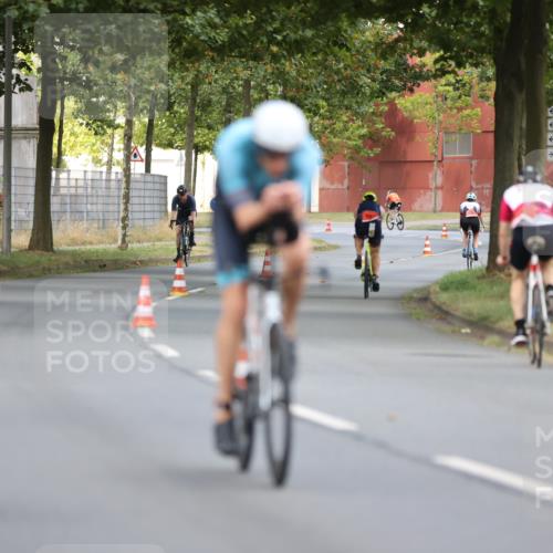 11.08.2024 - GEWOBA Citytriathlon Bremen H.Heesch http://msf.ph/oto/6775698 11.08.2024 11:43:29 Radfahren 770, 846, 868, 925, 967 meine-sportfotos.de