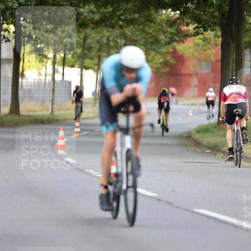 11.08.2024 - GEWOBA Citytriathlon Bremen H.Heesch http://msf.ph/oto/6775700 11.08.2024 11:43:30 Radfahren 770, 846, 868, 925, 967 meine-sportfotos.de