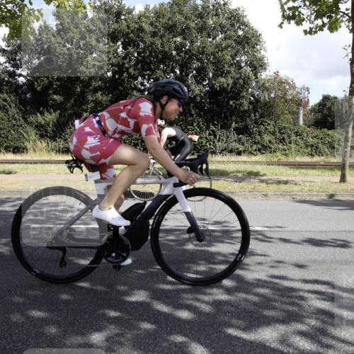 11.08.2024 - GEWOBA Citytriathlon Bremen H.Heesch http://msf.ph/oto/6775705 11.08.2024 11:50:47 Radfahren 741, 748, 783, 934, 963, 966, 1021, 1027 meine-sportfotos.de