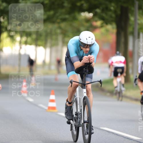 11.08.2024 - GEWOBA Citytriathlon Bremen H.Heesch http://msf.ph/oto/6775708 11.08.2024 11:43:30 Radfahren 770, 846, 868, 925, 967 meine-sportfotos.de