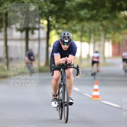 11.08.2024 - GEWOBA Citytriathlon Bremen H.Heesch http://msf.ph/oto/6775712 11.08.2024 11:43:33 Radfahren 770, 846, 868, 925, 967 meine-sportfotos.de
