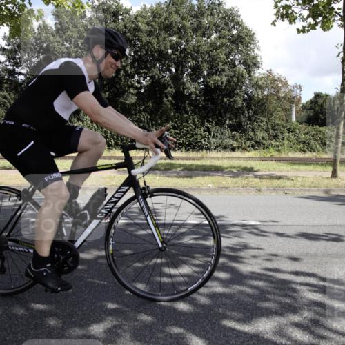 11.08.2024 - GEWOBA Citytriathlon Bremen H.Heesch http://msf.ph/oto/6775713 11.08.2024 11:51:04 Radfahren 742, 812, 892, 908, 934 meine-sportfotos.de