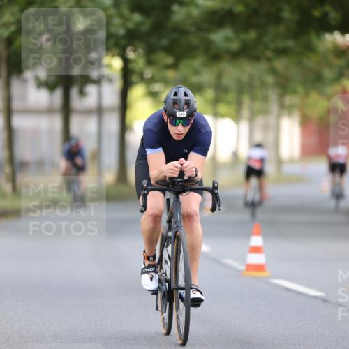11.08.2024 - GEWOBA Citytriathlon Bremen H.Heesch http://msf.ph/oto/6775714 11.08.2024 11:43:33 Radfahren 770, 846, 868, 925, 967 meine-sportfotos.de
