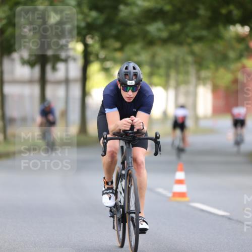 11.08.2024 - GEWOBA Citytriathlon Bremen H.Heesch http://msf.ph/oto/6775716 11.08.2024 11:43:33 Radfahren 770, 846, 868, 925, 967 meine-sportfotos.de