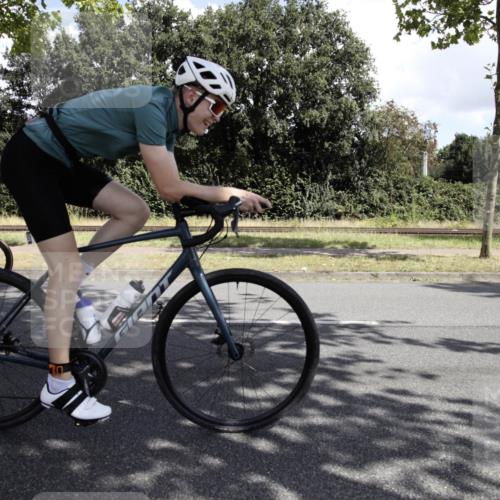 11.08.2024 - GEWOBA Citytriathlon Bremen H.Heesch http://msf.ph/oto/6775717 11.08.2024 11:51:08 Radfahren 742, 803, 812, 863, 892, 908, 934 meine-sportfotos.de