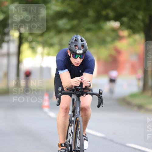 11.08.2024 - GEWOBA Citytriathlon Bremen H.Heesch http://msf.ph/oto/6775730 11.08.2024 11:43:33 Radfahren 770, 846, 868, 925, 967 meine-sportfotos.de