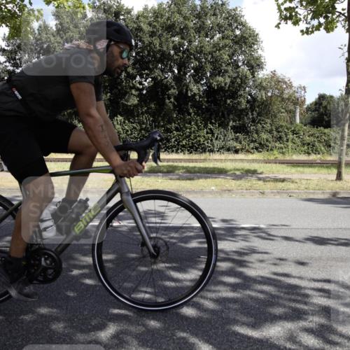 11.08.2024 - GEWOBA Citytriathlon Bremen H.Heesch http://msf.ph/oto/6775731 11.08.2024 11:51:40 Radfahren 793, 797, 817, 876, 1034 meine-sportfotos.de